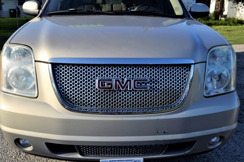 automobile-FREJUS-min_gmc-yukon-truck-grill-2828425